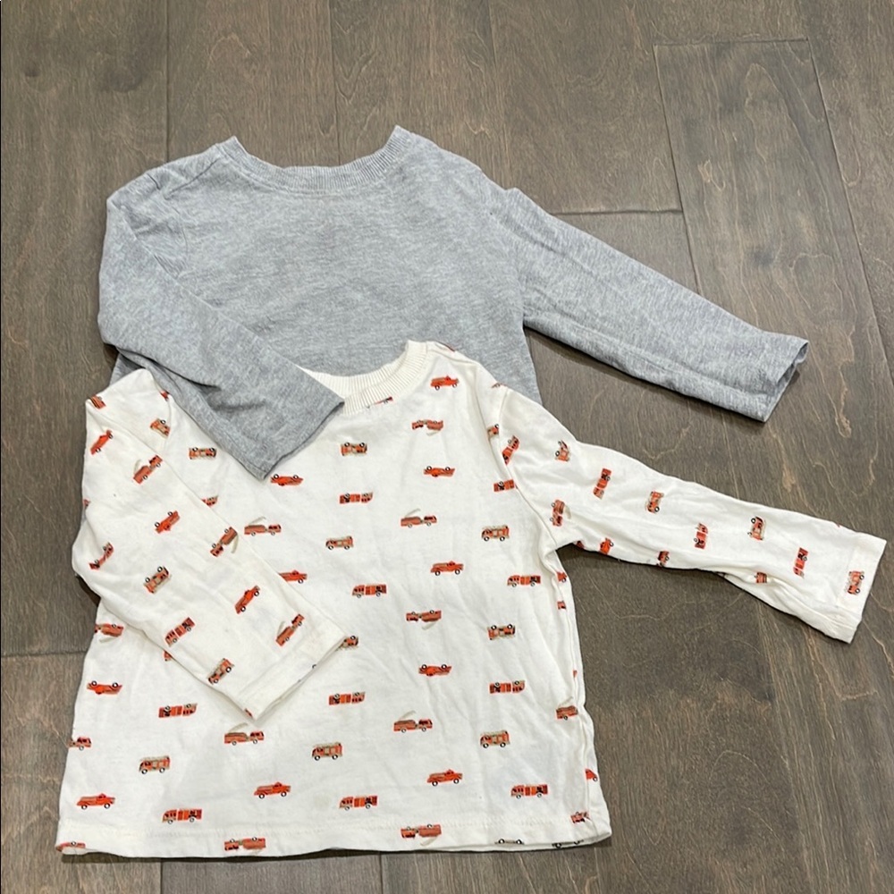 Old Navy 2T Long Sleeve 2pc Shirt Set (Gray,fire truck print)